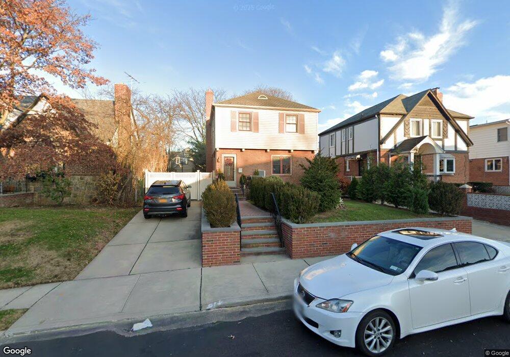 7315 184th St, Fresh Meadows, NY 11366 - photo 1