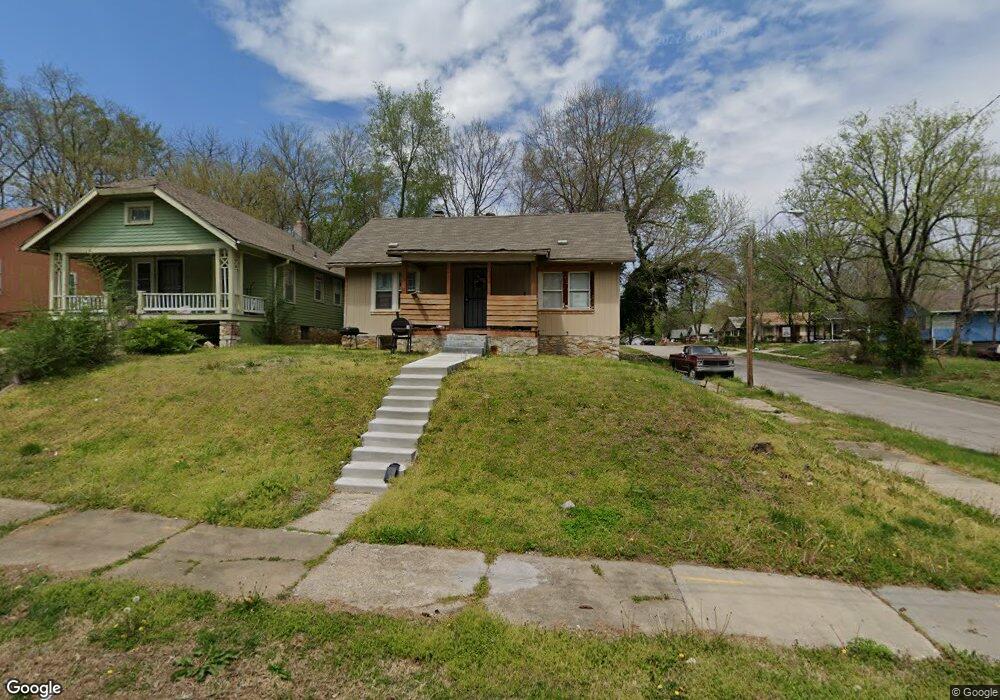 2920 E 69th St, Kansas City, MO 64132 - photo 1