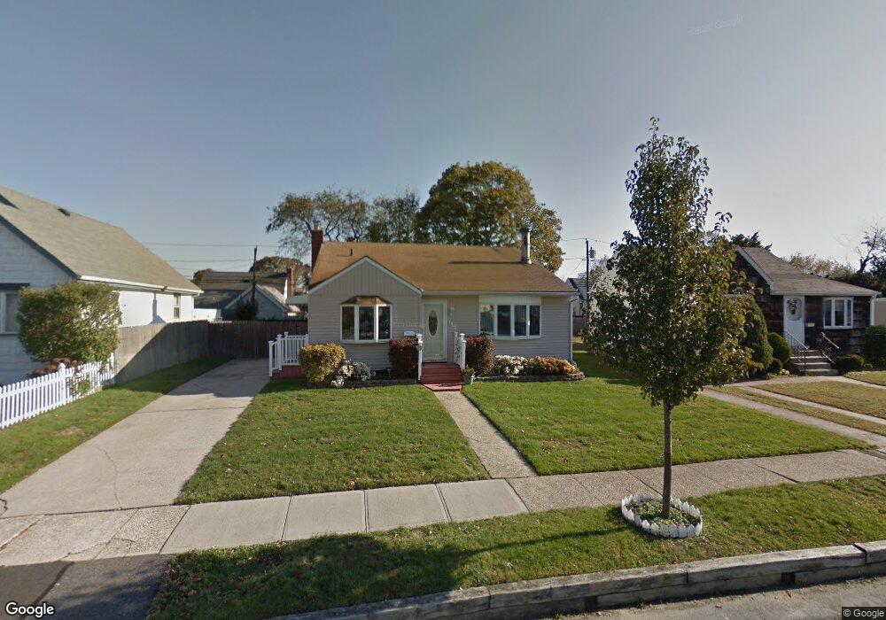 112 Deauville Pkwy, Lindenhurst, NY 11757 - photo 1