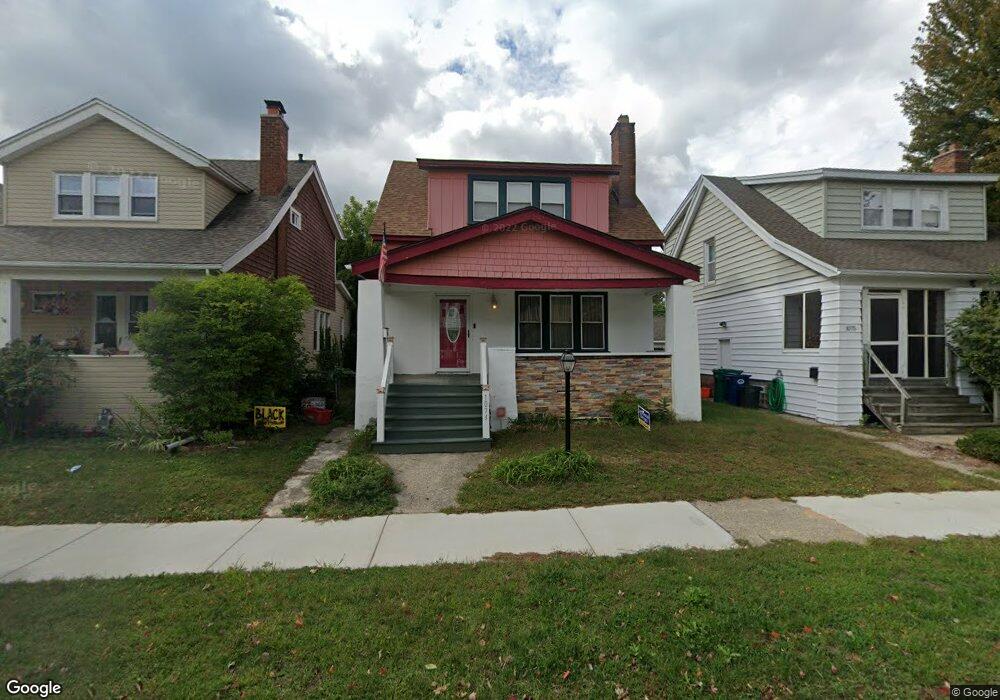 1073 Wayburn St, Grosse Pointe, MI 48230 - photo 1