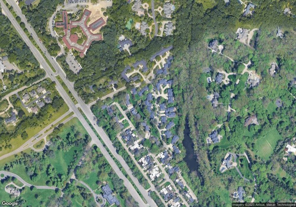 999 Stratford Place, Bloomfield Hills, MI 48304 - photo 1