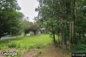 5 Grove St, Douglas, MA 01516