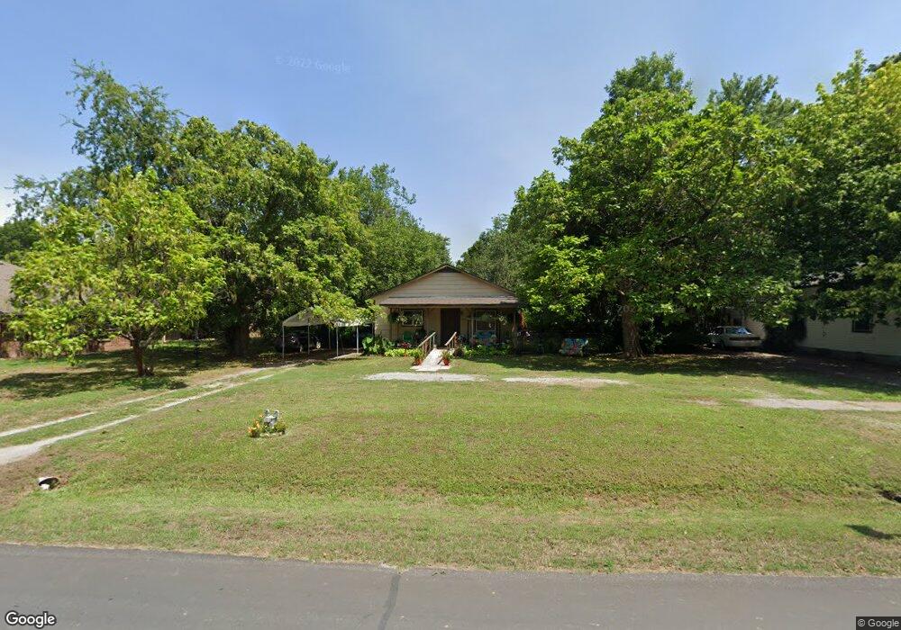 410 E 1st St, Claremore, OK 74017 - photo 1