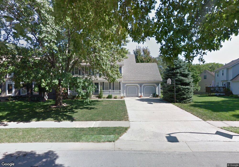 8327 Alden St, Lenexa, KS 66215 - photo 1