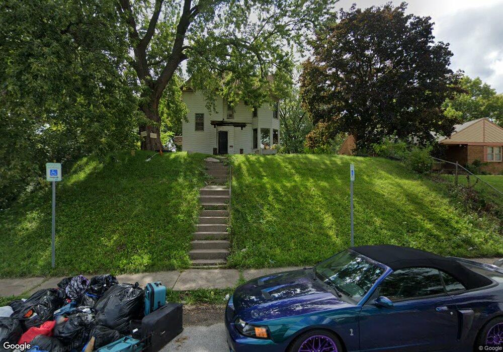 1117 W 10th St, Davenport, IA 52804 - photo 1