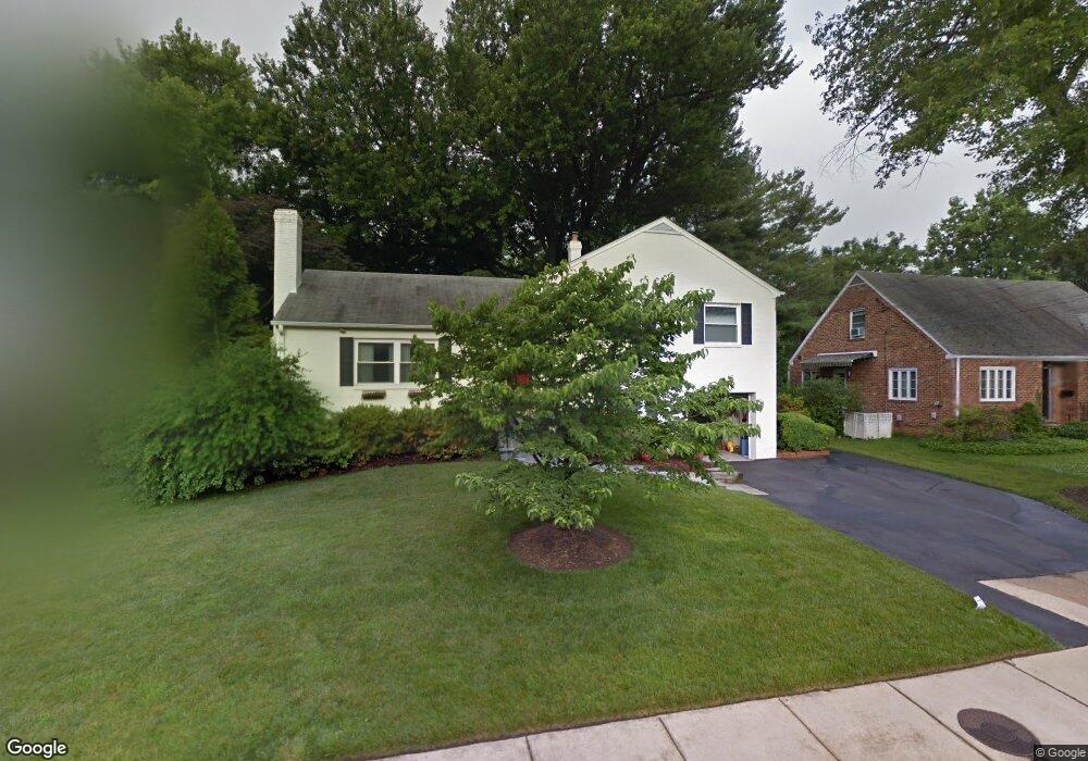 604 W Taylor Run Pkwy, Alexandria, VA 22314 - photo 1