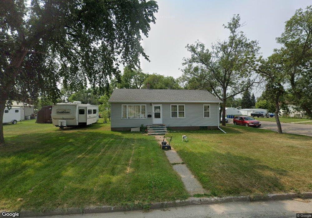 402 10th Ave SE, Jamestown, ND 58401 - photo 1