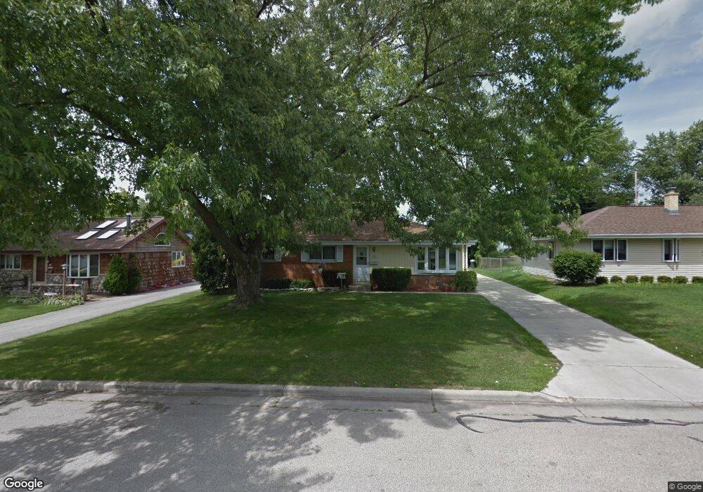 N92W17032 Roger Ave, Menomonee Falls, WI 53051 - photo 1