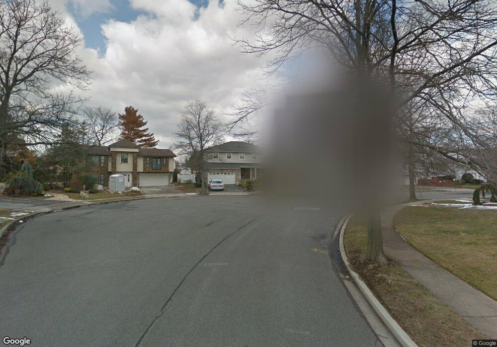 5 Valley Ln N, Valley Stream, NY 11581 - photo 1