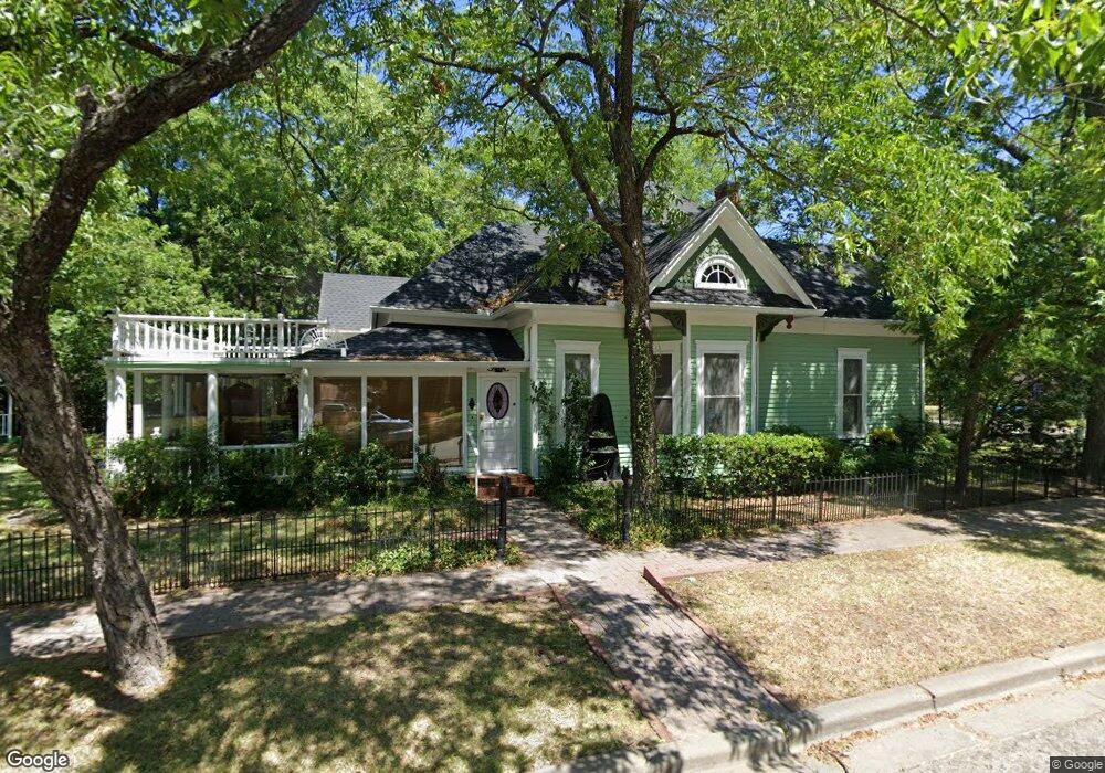 1301 E Pecan St, Gainesville, TX 76240 - photo 1