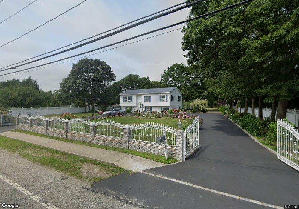 880 Waverly Ave, Holtsville, NY 11742 - photo 1