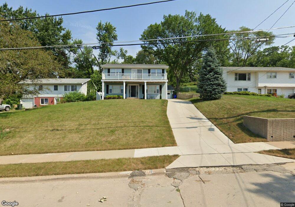 2900 Waveland Dr NW, Cedar Rapids, IA 52405 - photo 1