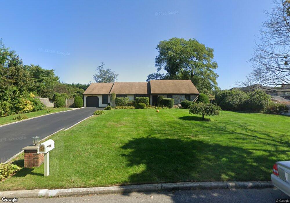 5 Myles Ct, ComMacK, NY 11725 - photo 1