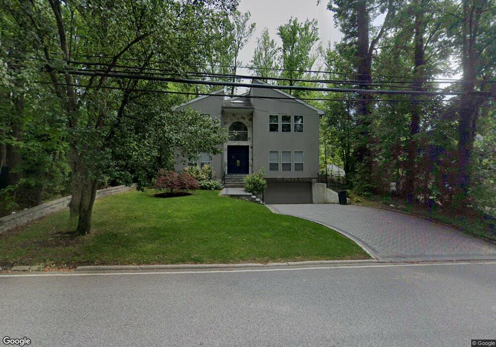 84 Hicks Ln, Great Neck, NY 11024 - photo 1