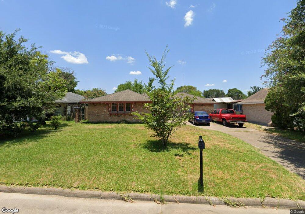 2210 Rainy River Dr, Houston, TX 77088 - photo 1