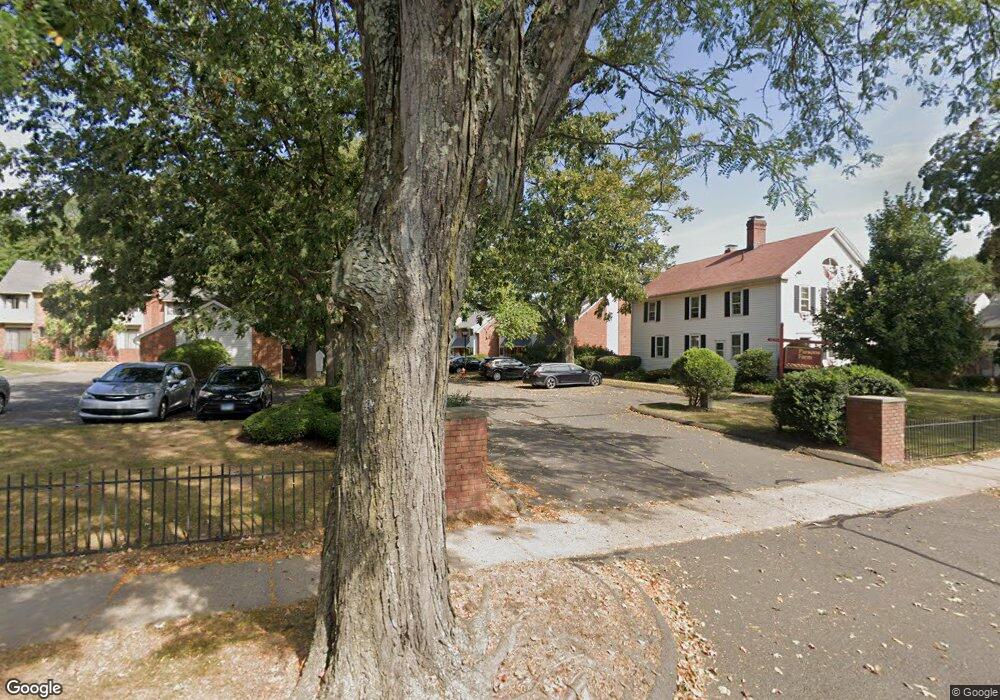 4 Danforth Ln, West Hartford, CT 06110 - photo 1