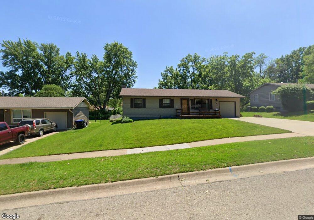 3311 SW 30th St, Topeka, KS 66614 - photo 1