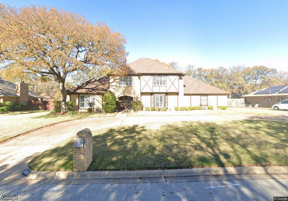 529 Greenwood Cir, Hurst, TX 76053 - photo 1