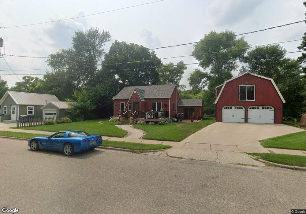 302 6th Ave SW, Jamestown, ND 58401 - photo 1