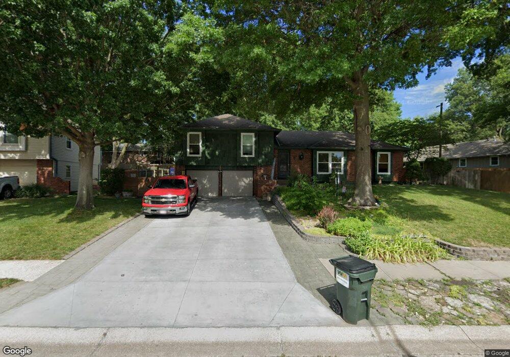 6608 Garnett Dr, Shawnee, KS 66203 - photo 1