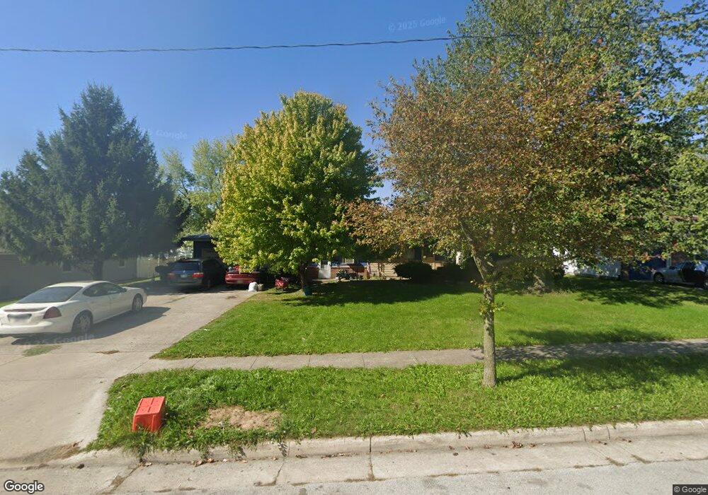 607 N Blackhoof St, Wapakoneta, OH 45895 - photo 1