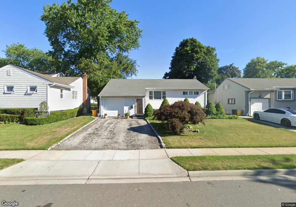 48 Cloverfield Rd S, Valley Stream, NY 11581 - photo 1