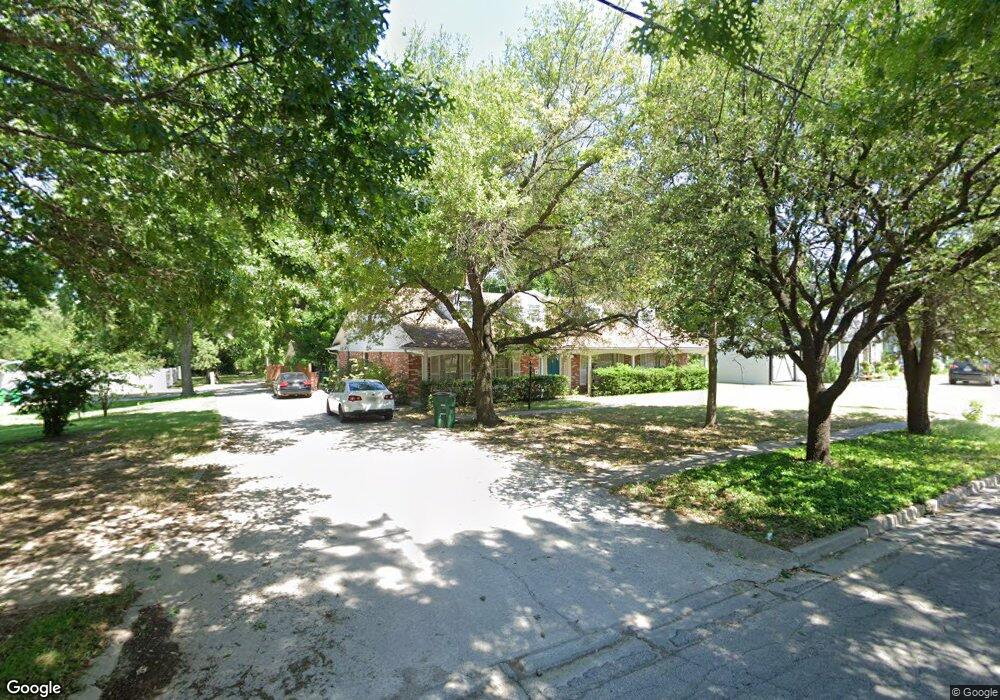 1106 S Lindsay St, Gainesville, TX 76240 - photo 1