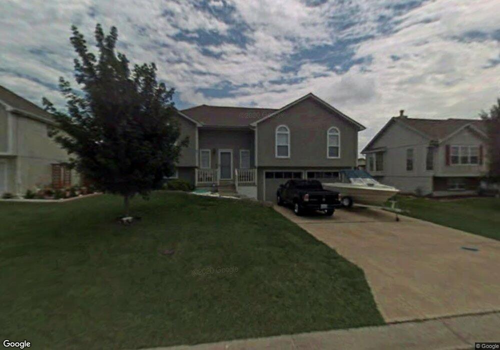 711 Shiloh Dr, Raymore, MO 64083 - photo 1