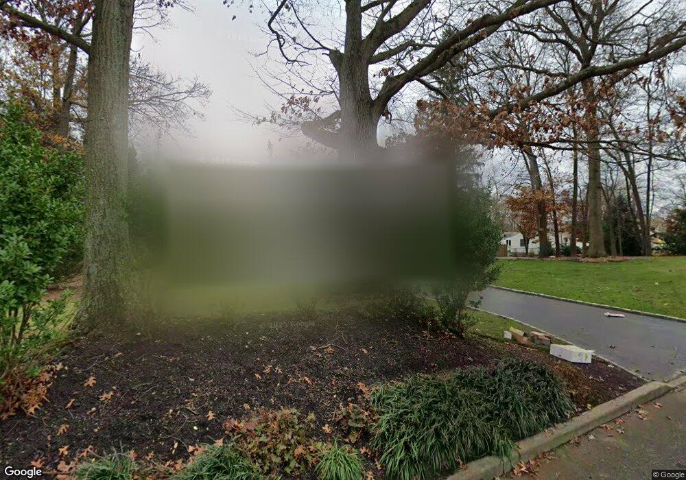 49 Old Indian Head Rd, ComMacK, NY 11725 - photo 1