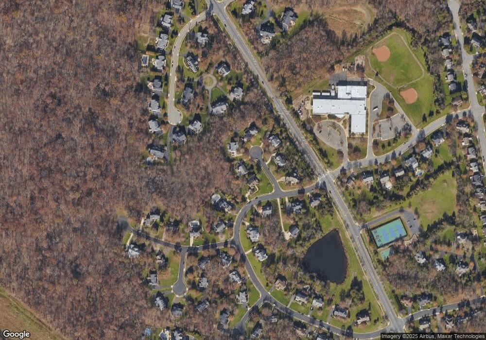 6850 Smithfield Ct, Centreville, VA 20120 - photo 1