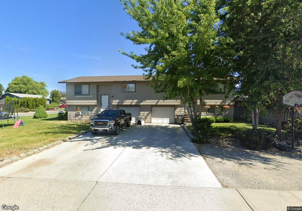 941 2nd St SE, East Wenatchee, WA 98802 - photo 1