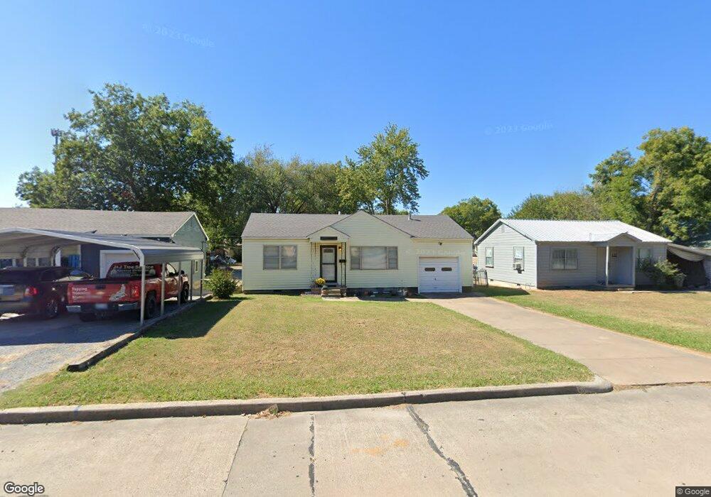 110 N Orphan St, Pryor, OK 74361 - photo 1