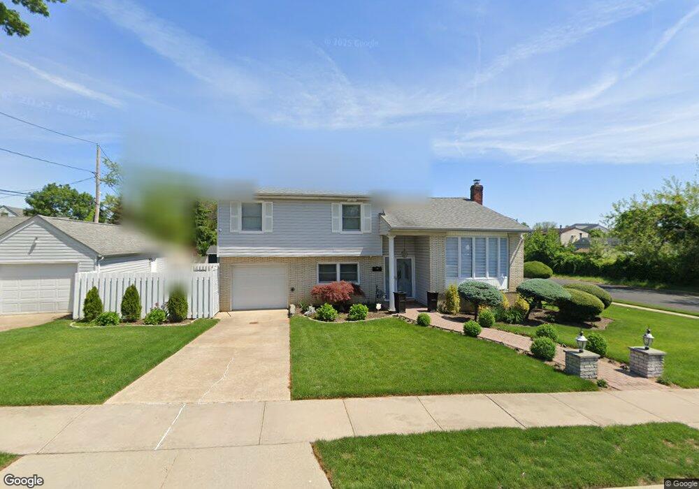 832 Sheila Ct, Franklin Square, NY 11010 - photo 1