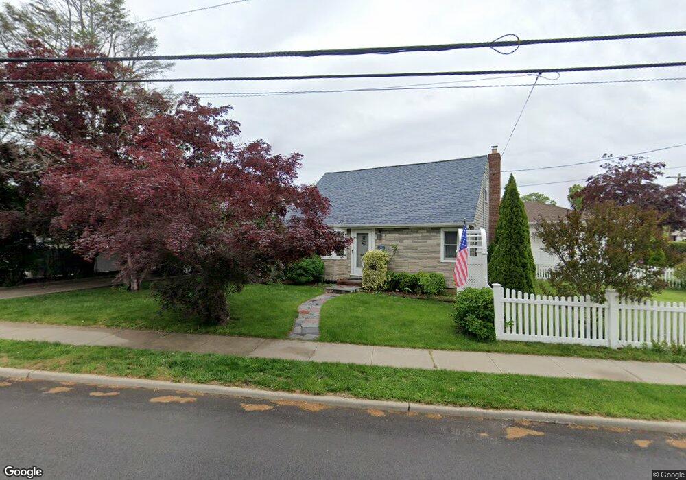 526 Terrace Ave, Garden City, NY 11530 - photo 1