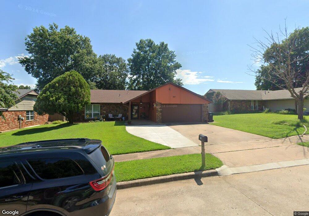 217 W Los Angeles Place, Broken Arrow, OK 74011 - photo 1