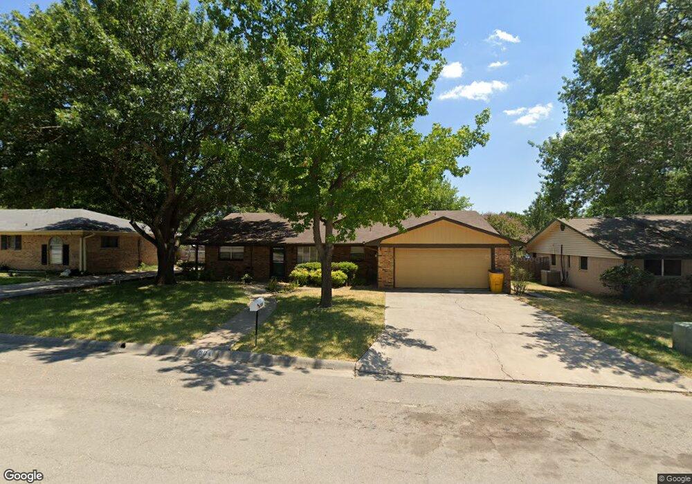 304 Fairfield St, Gainesville, TX 76240 - photo 1