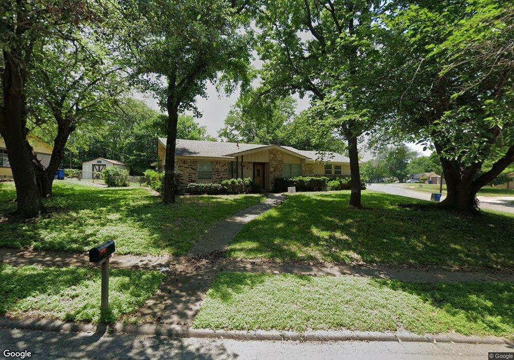 2621 Woodlawn Dr, Ennis, TX 75119 - photo 1