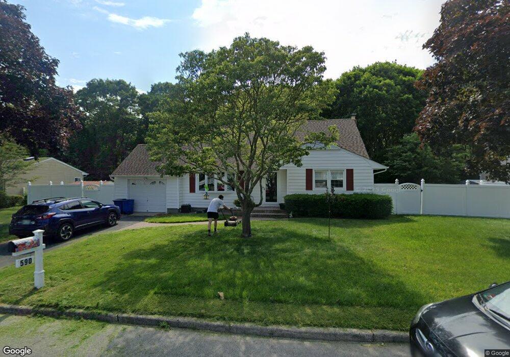 590 Bayport Ave, Bayport, NY 11705 - photo 1