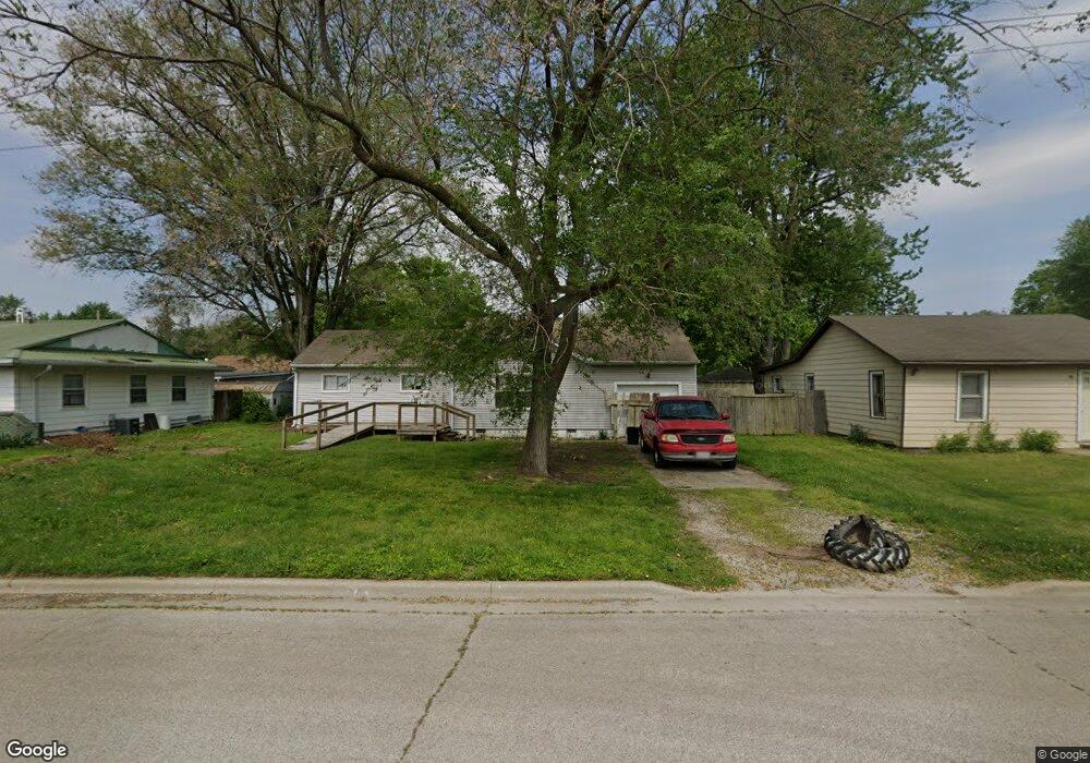 719 S Mclean St, Lincoln, IL 62656 - photo 1