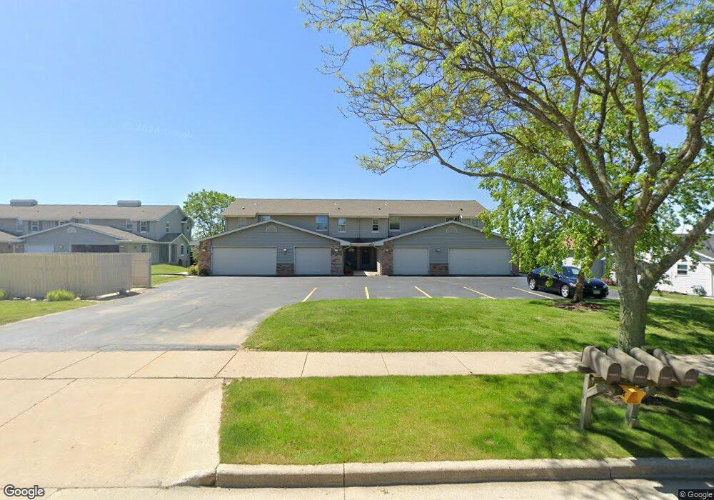 1015 E Woodview Ct unit 4, Slinger, WI 53086 - photo 1