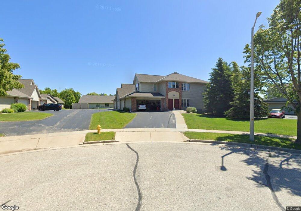 1027 E Woodview Ct unit 3, Slinger, WI 53086 - photo 1