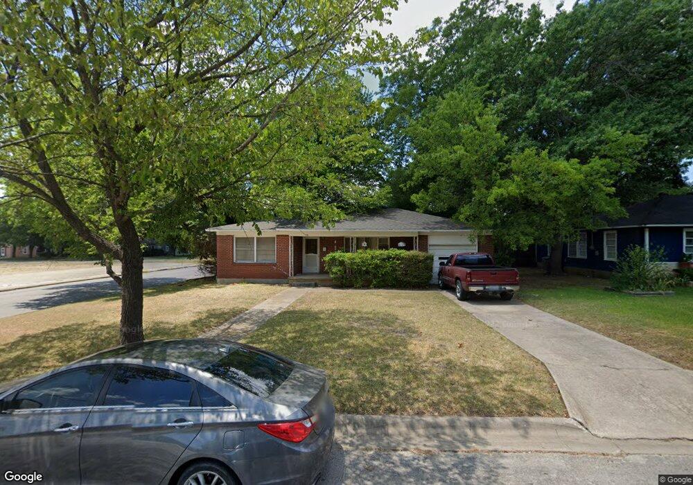 1101 Hillcrest Blvd, Gainesville, TX 76240 - photo 1