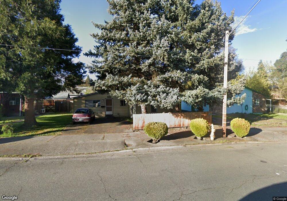 522 NW E St, Grants Pass, OR 97526 - photo 1