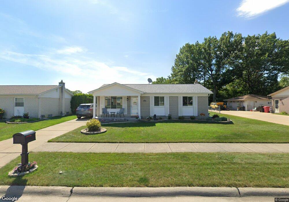 16910 E Pointe Dr, Roseville, MI 48066 - photo 1