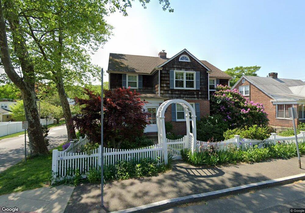 118 Pemberwick Rd, Greenwich, CT 06831 - photo 1