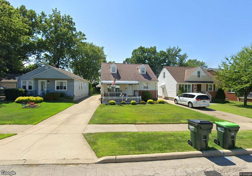 1718 E 294th St, Wickliffe, OH 44092 - photo 1