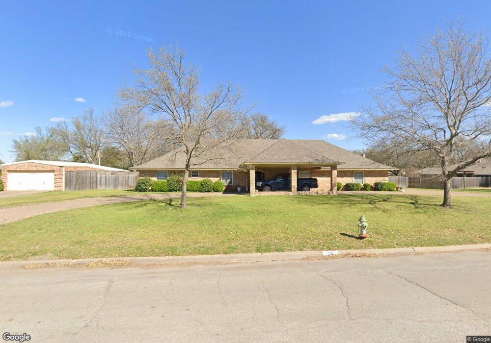 401 Hyde Park Blvd, Cleburne, TX 76033 - photo 1