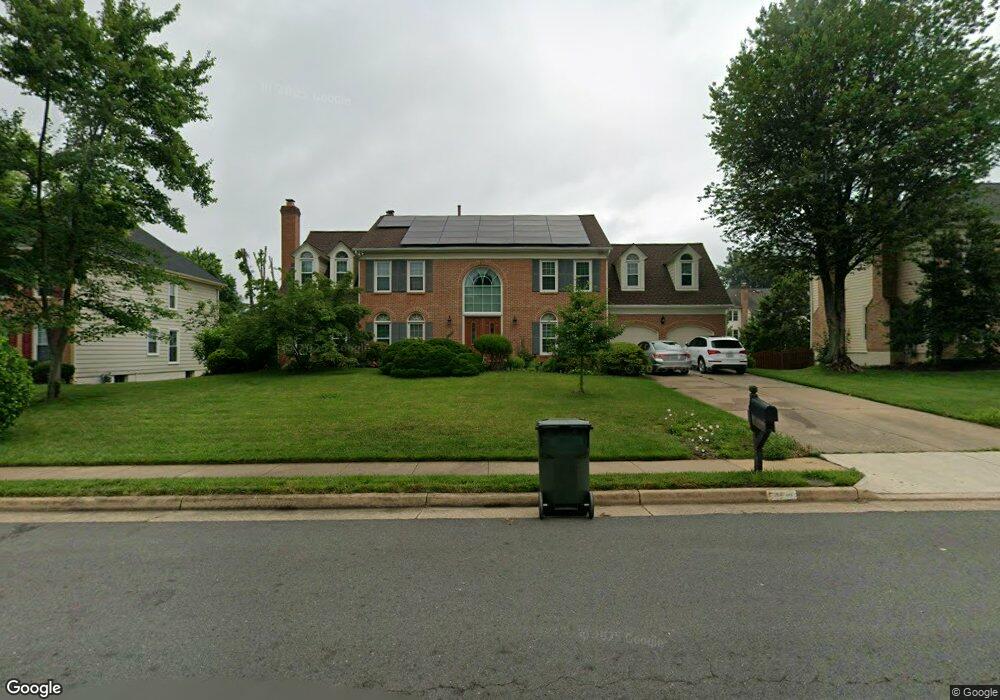 5805 Hampton Forest Way, Fairfax, VA 22030 - photo 1