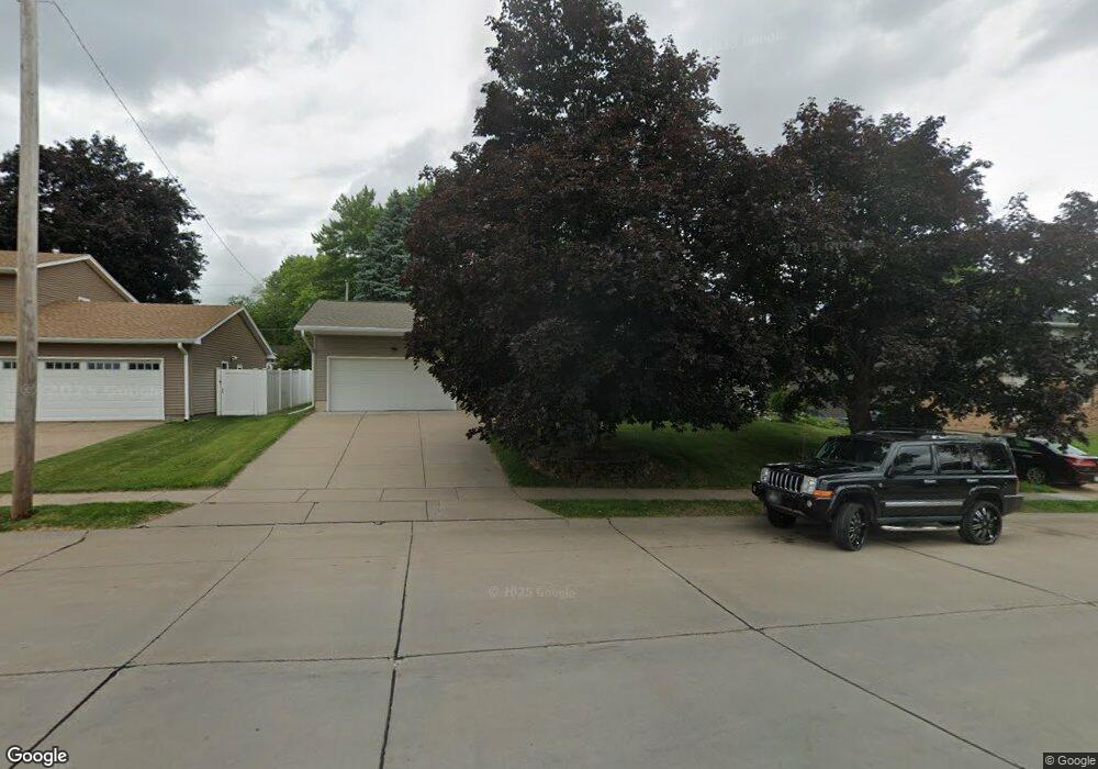 4702 Sheridan St, Davenport, IA 52806 - photo 1