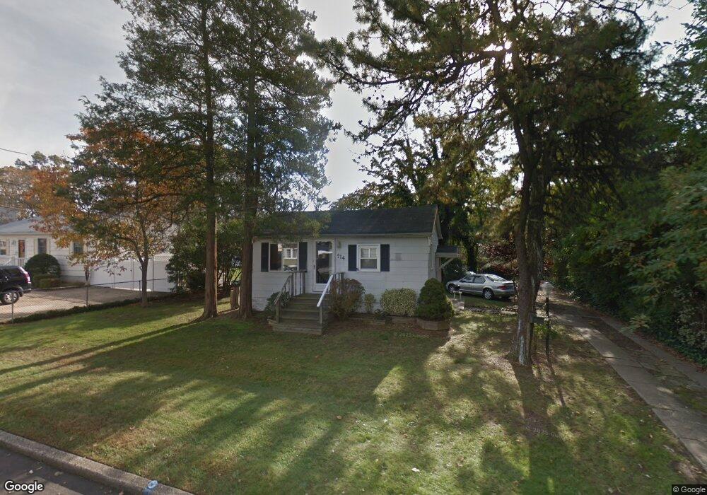 214 Farmers Ave, Lindenhurst, NY 11757 - photo 1